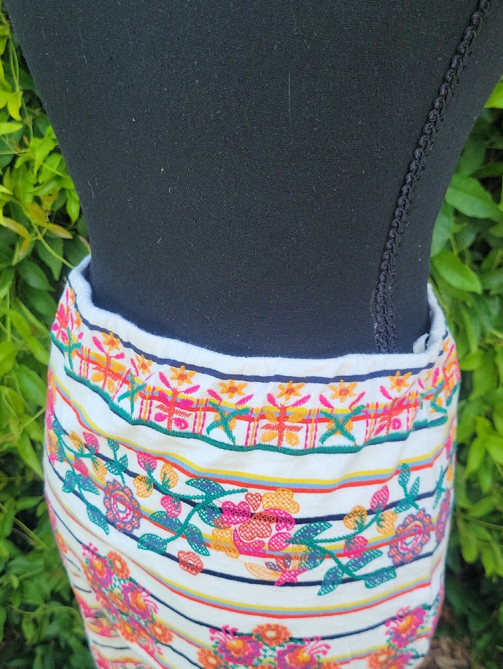 THML Multicolor Embroidered Pencil Skirt Southwest Boho Vibes Sz S - Picture 10 of 16